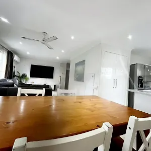 Holiday home 3-bedroom House In Hervey Bay, Pialba
